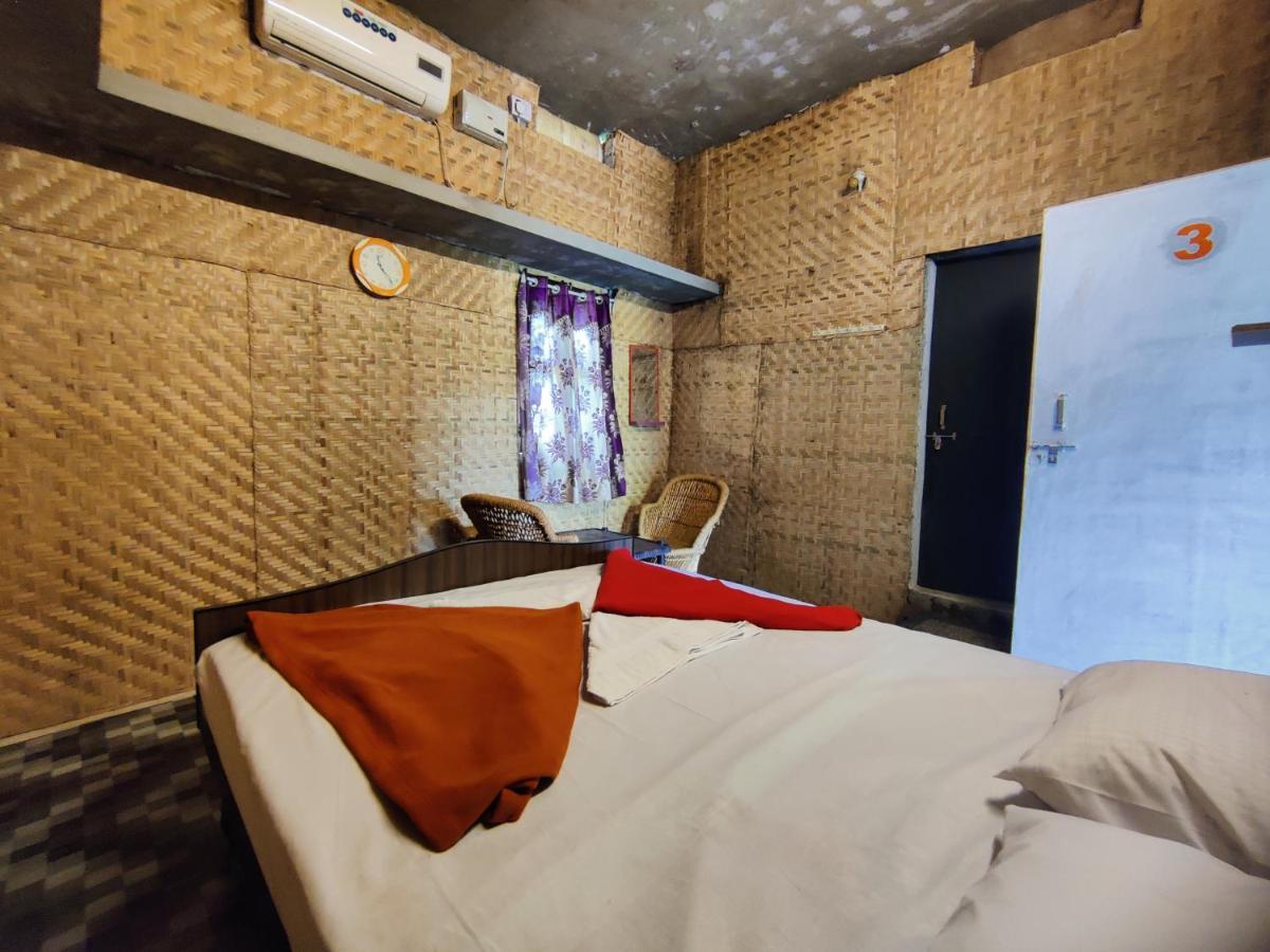 The Gravity Cafe -A Unit Of Staychillhampi Buitenkant foto