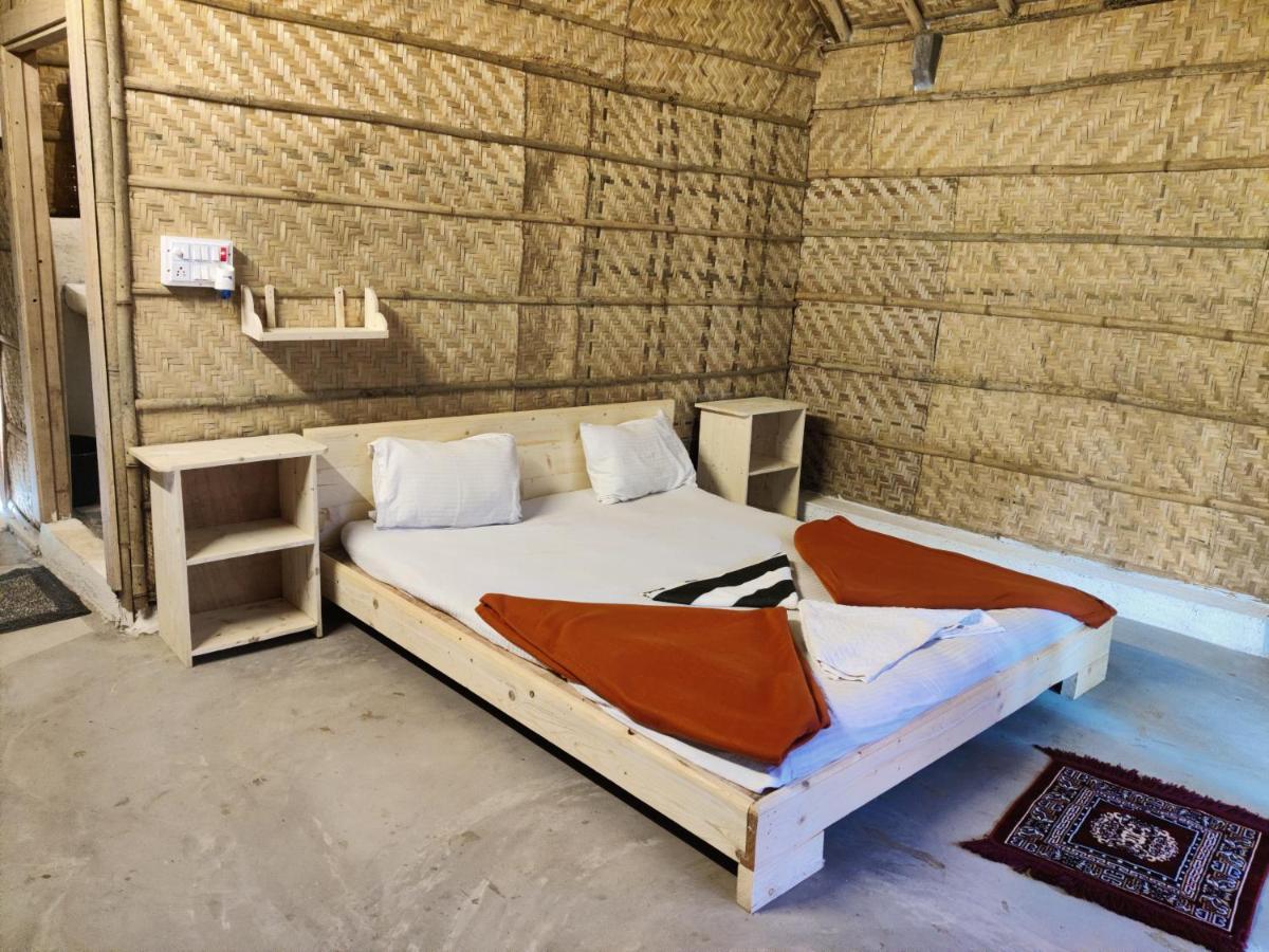 The Gravity Cafe -A Unit Of Staychillhampi Buitenkant foto