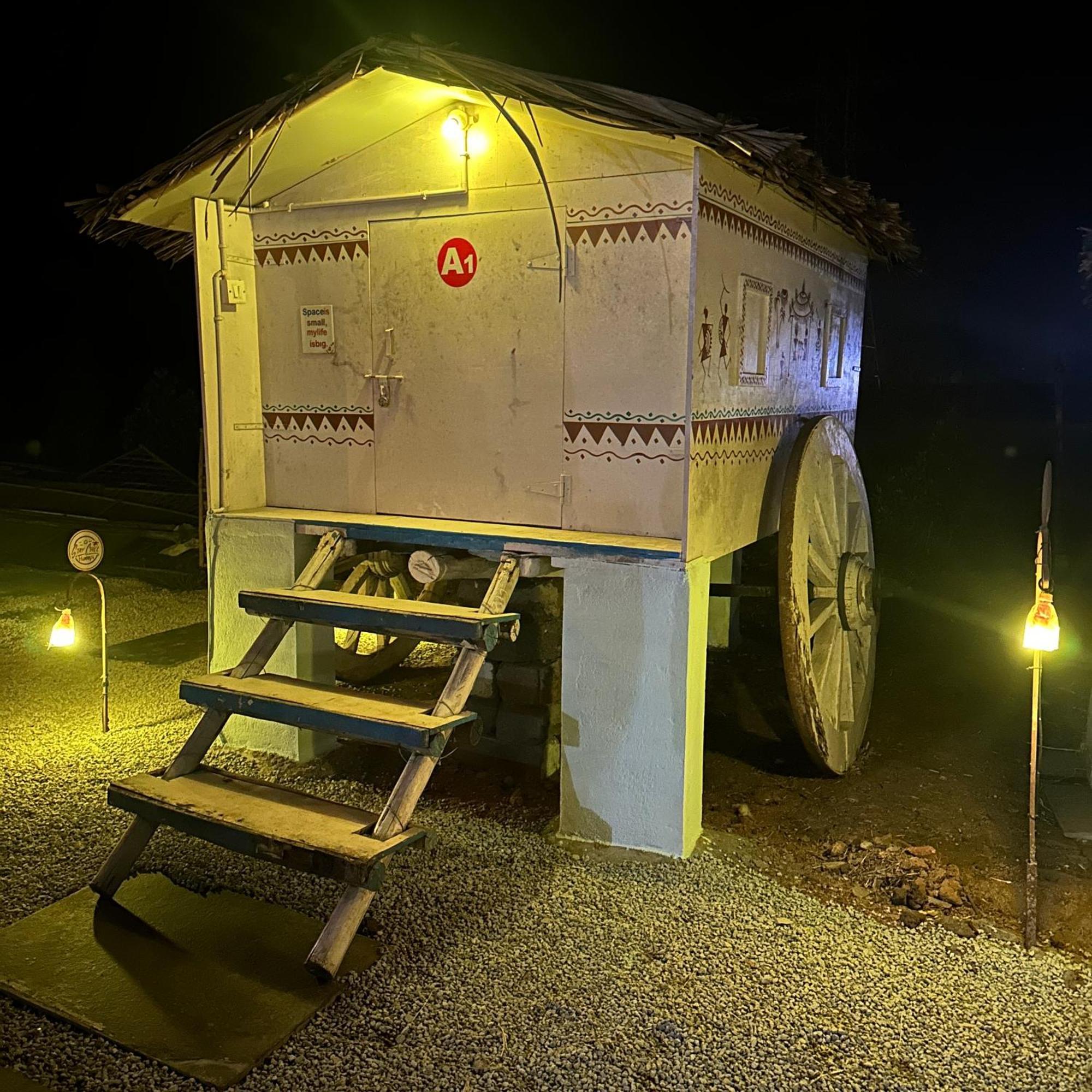 The Gravity Cafe -A Unit Of Staychillhampi Buitenkant foto