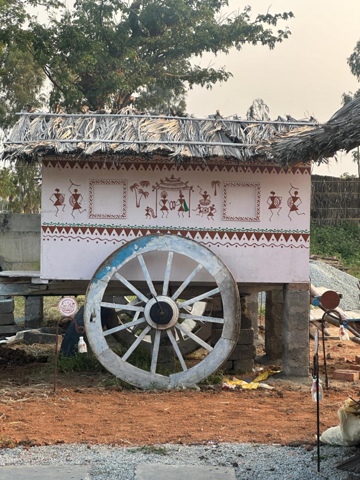 The Gravity Cafe -A Unit Of Staychillhampi Buitenkant foto