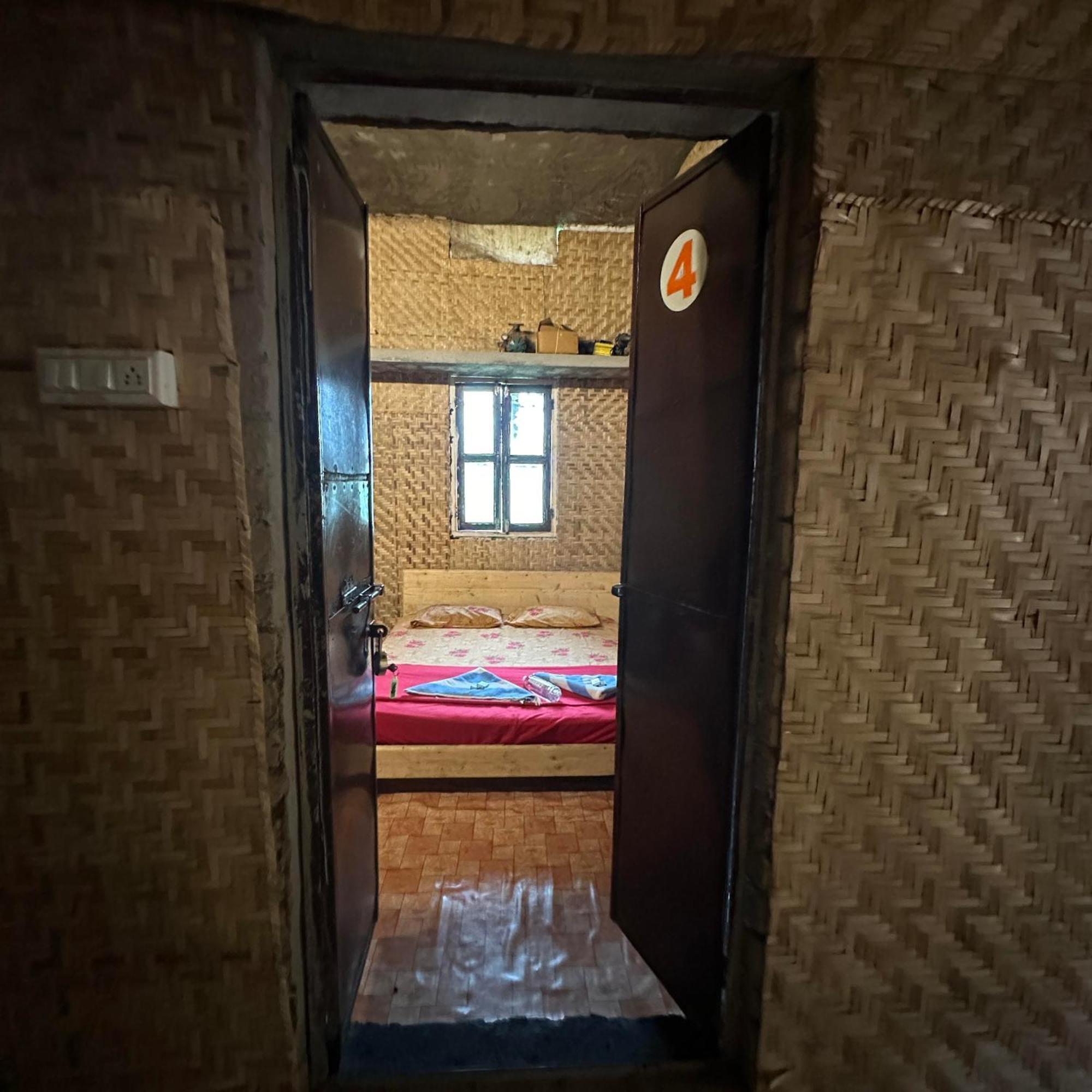 The Gravity Cafe -A Unit Of Staychillhampi Buitenkant foto