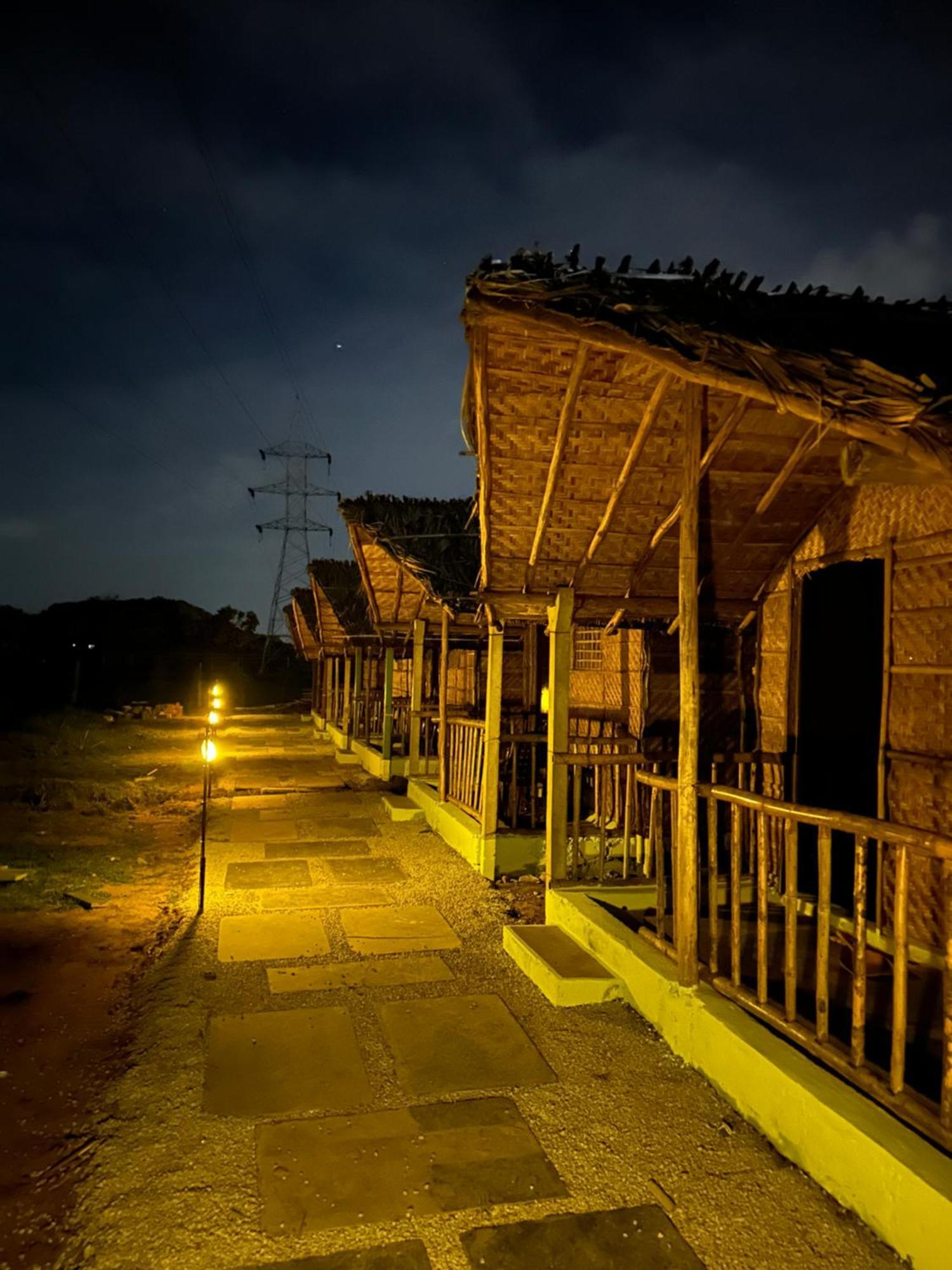 The Gravity Cafe -A Unit Of Staychillhampi Buitenkant foto