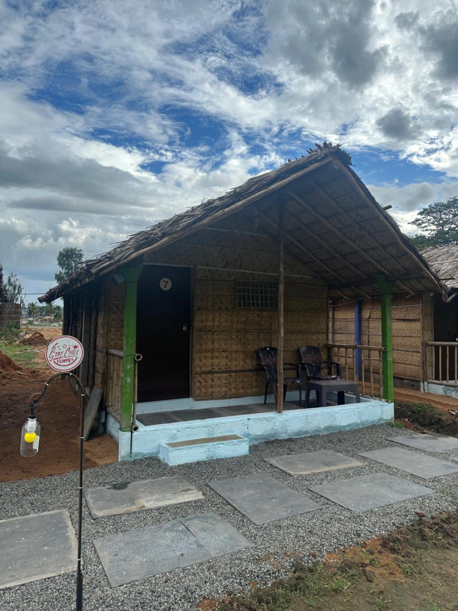 The Gravity Cafe -A Unit Of Staychillhampi Buitenkant foto