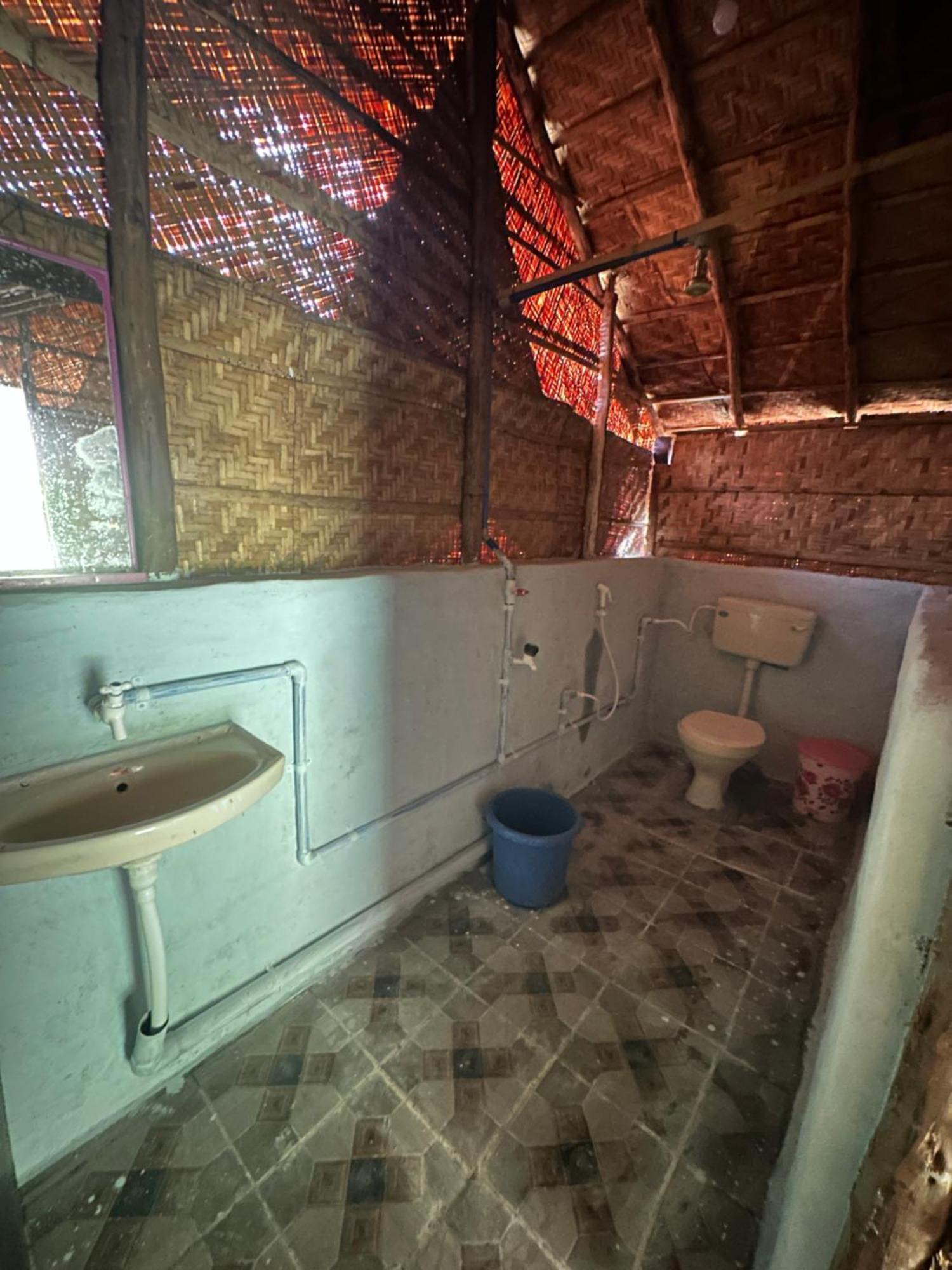 The Gravity Cafe -A Unit Of Staychillhampi Buitenkant foto